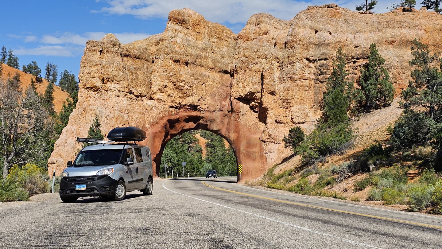 Bryce Canyon red rock arch on a sunny day